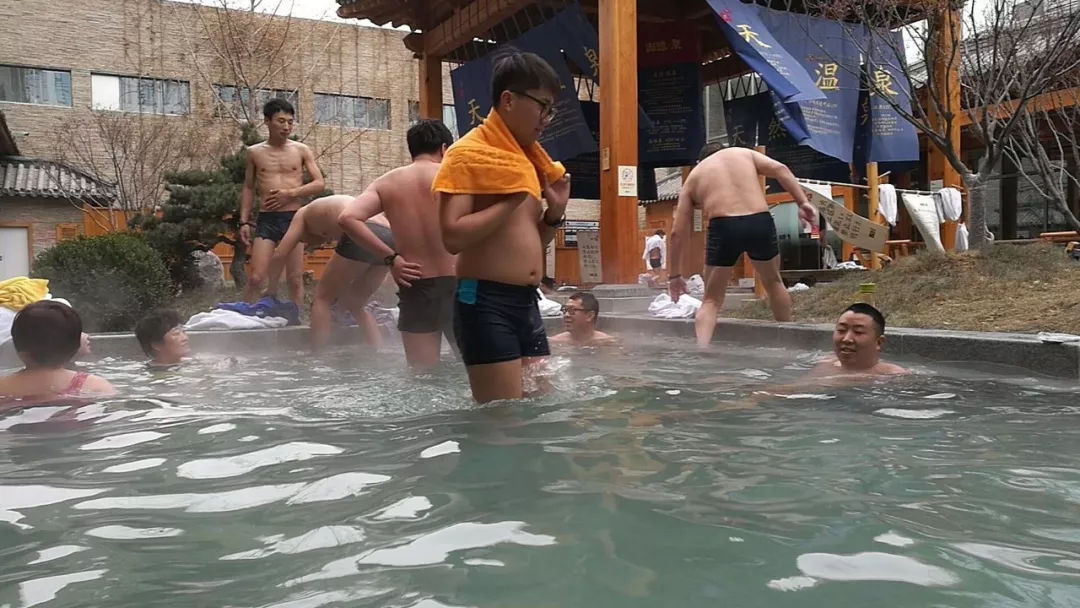 金旗舰 | 海鲜+温泉双倍满足，这个年会有点嗨！